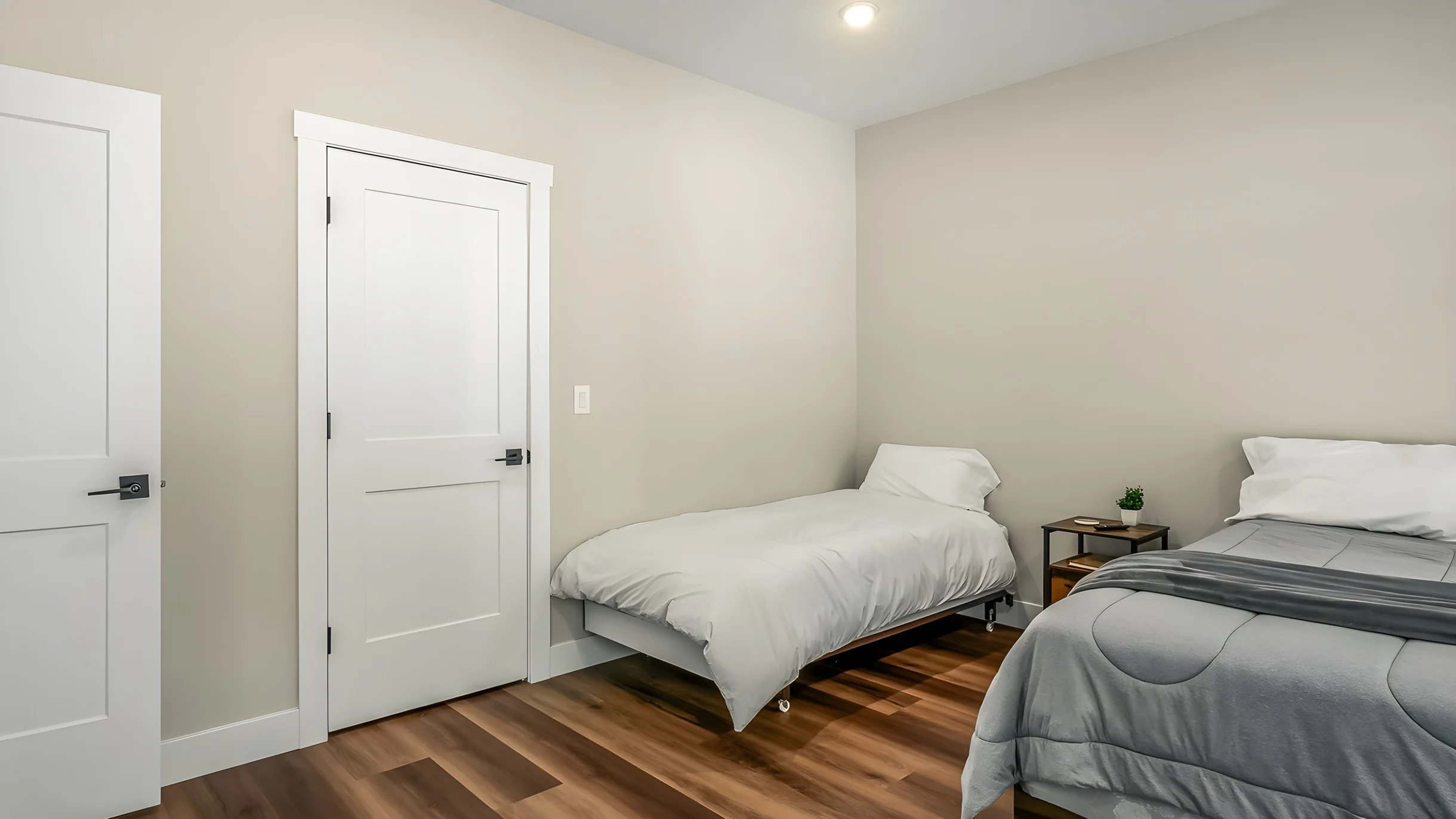 Wander White Haven Lakeview #25