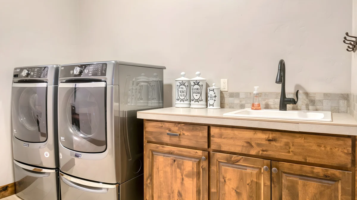 Wander Powell Butte Canyons