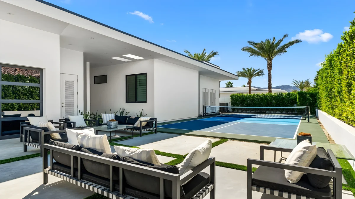 Wander Indio Desert Oasis