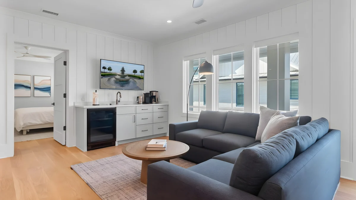 Wander Isle Palms Shores