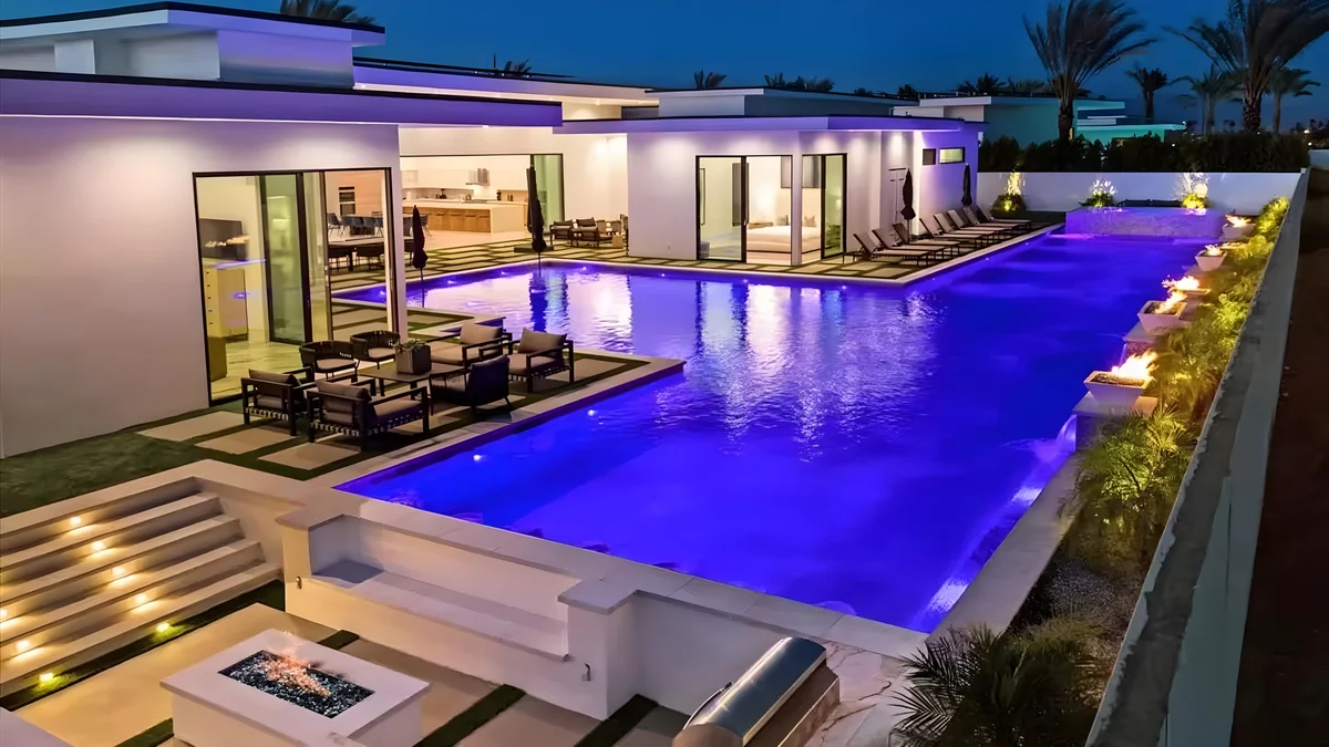 Wander Indio Date Palms