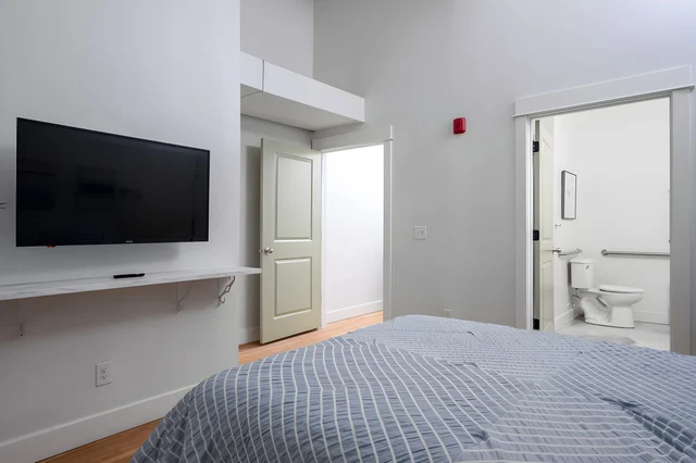 Bedroom 1 image 1