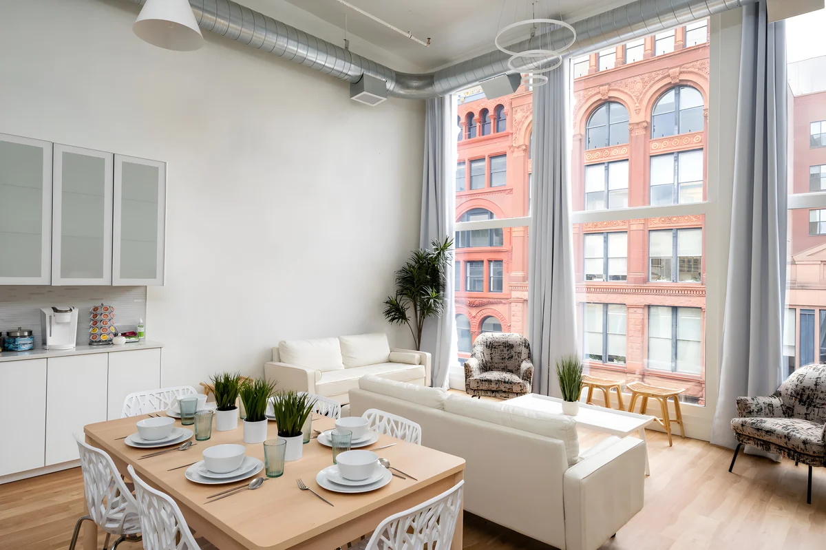 Lou-City Penthouse by Hollyhock Suites property photo 1