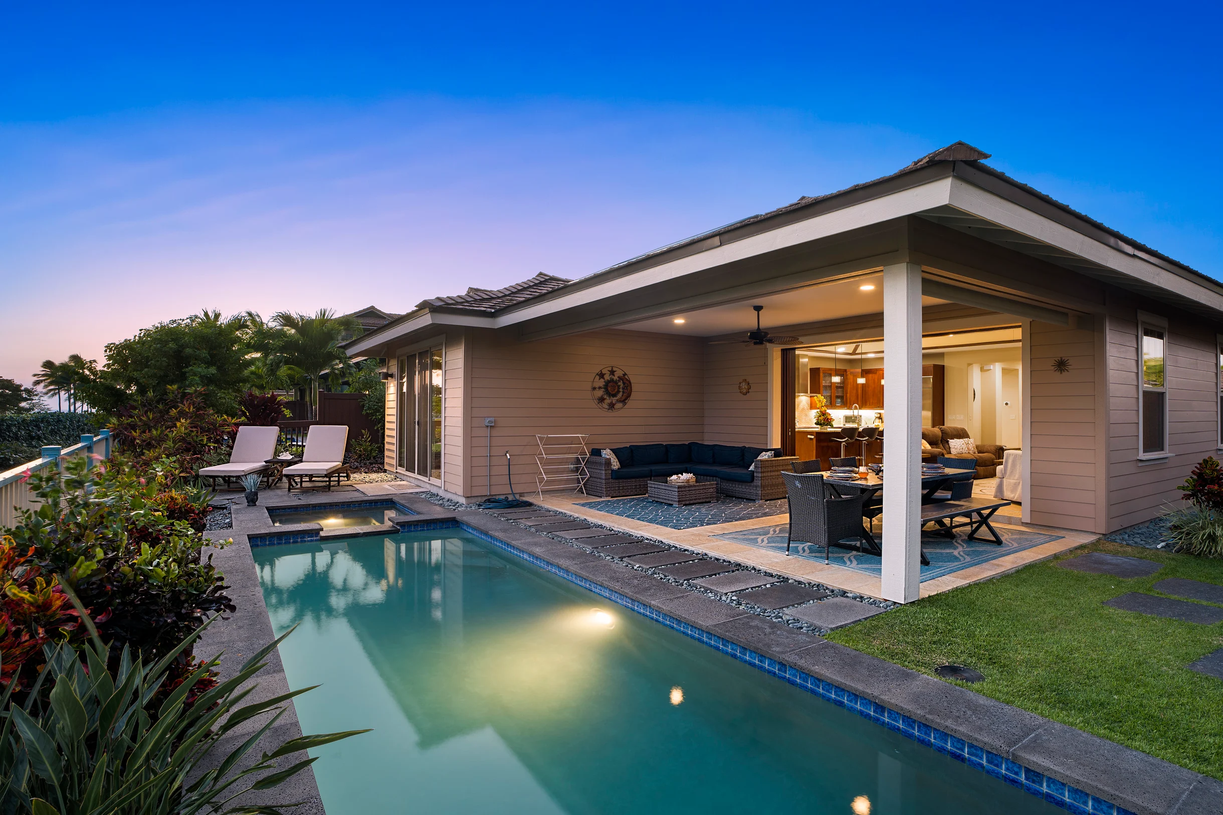 Wander Kailua Kona Bay