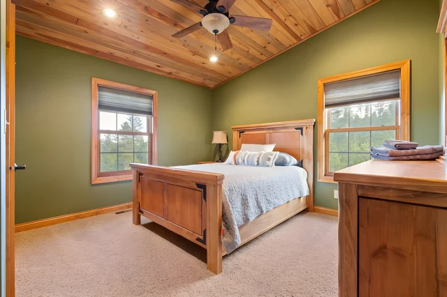 Bedroom 5 image 1