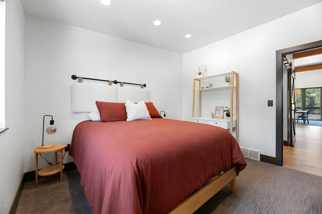 Bedroom 3 image 1