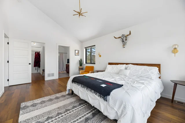 Bedroom 1 image 1