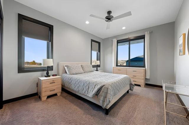 Bedroom 5 image 1