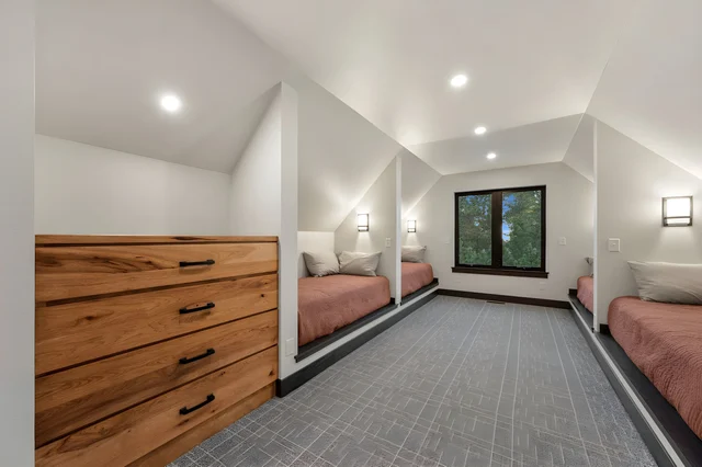 Bedroom 6 image 1