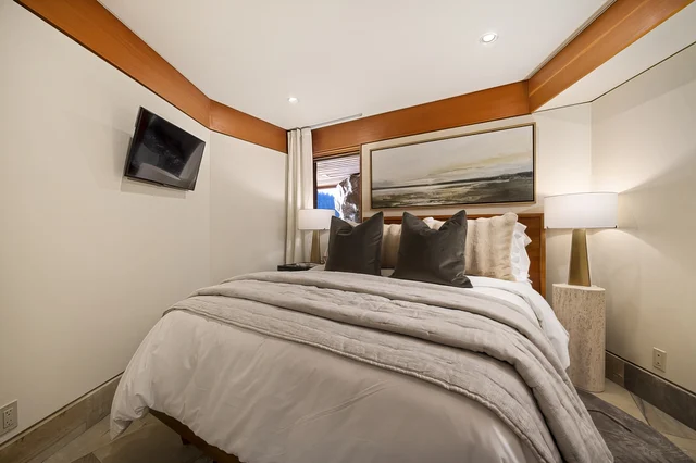 Bedroom 3 image 1