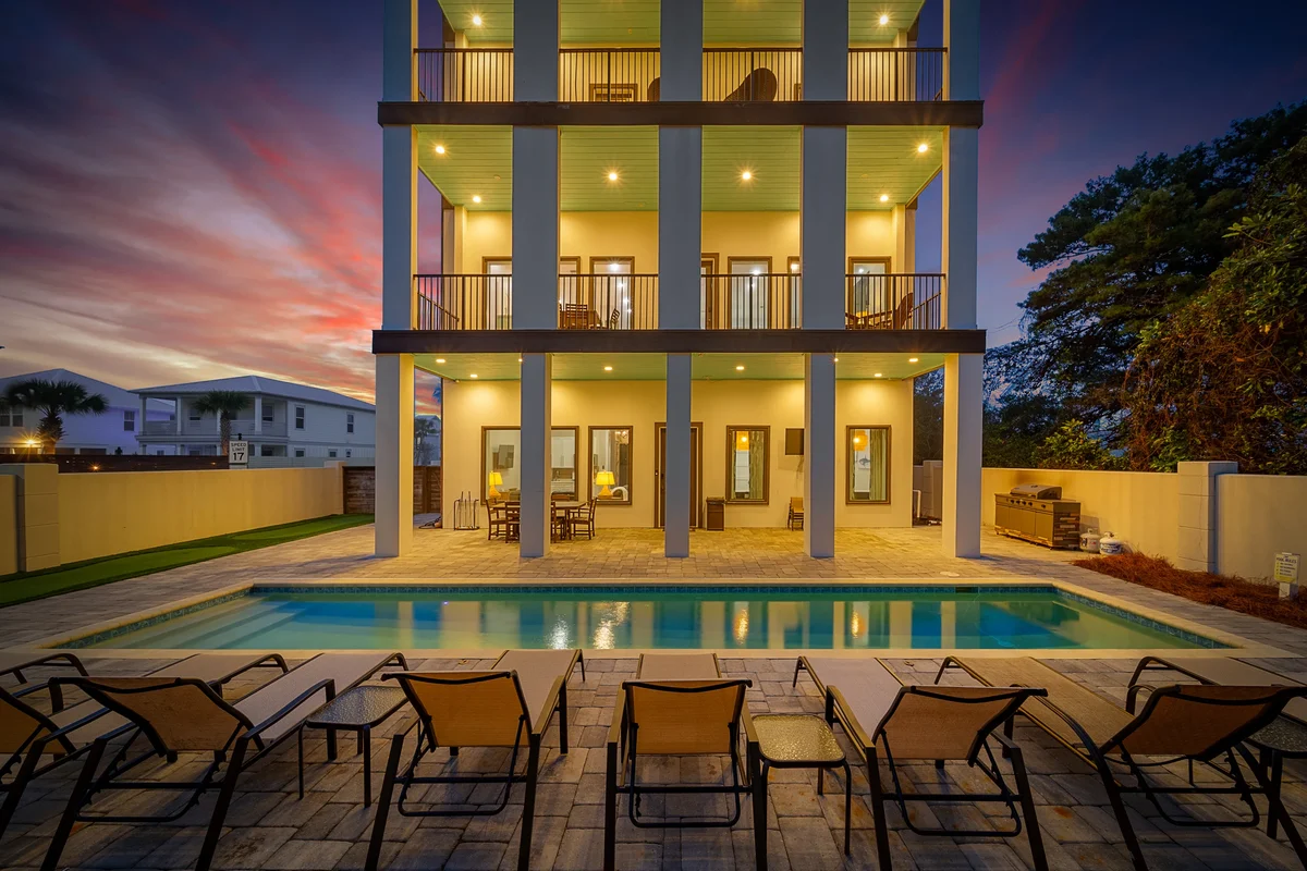 Wander Miramar Heights