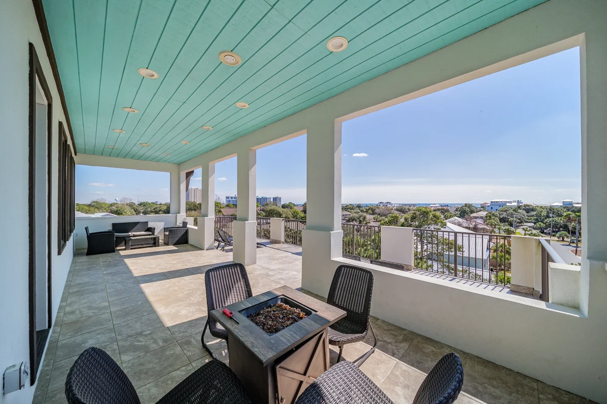 Wander Miramar Heights