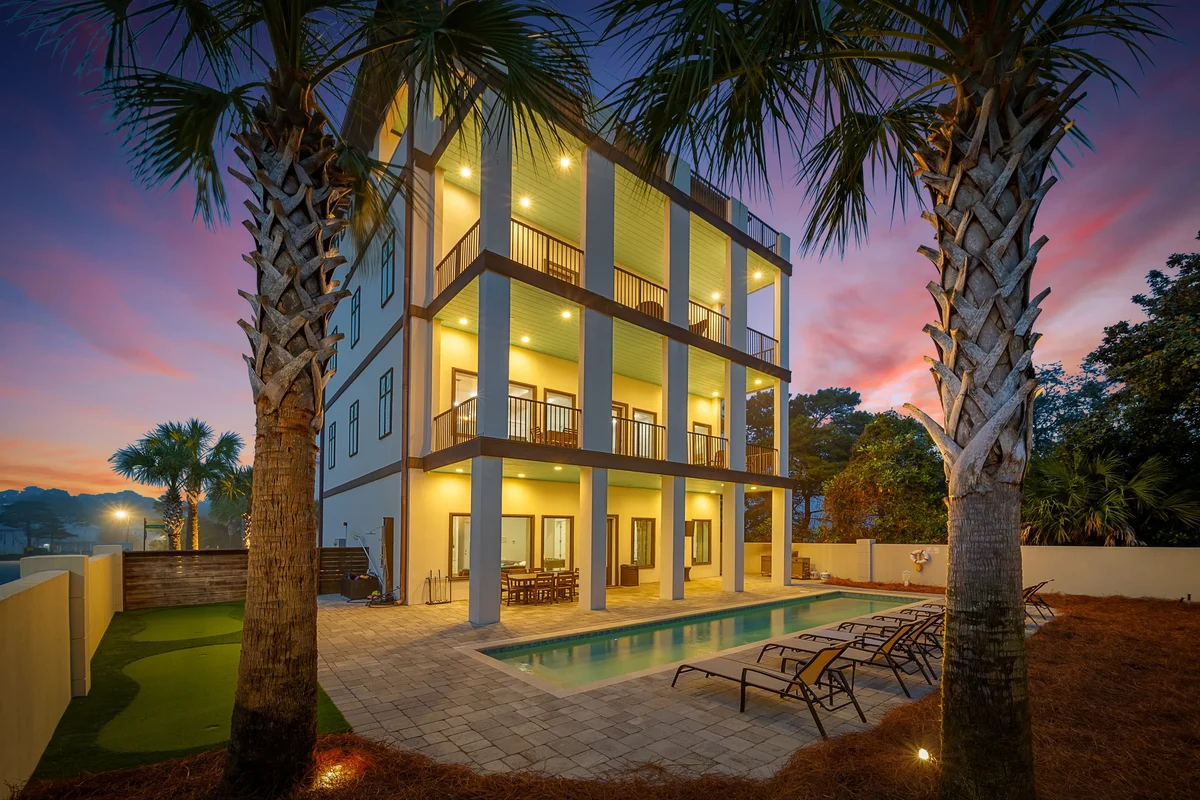 Wander Miramar Heights