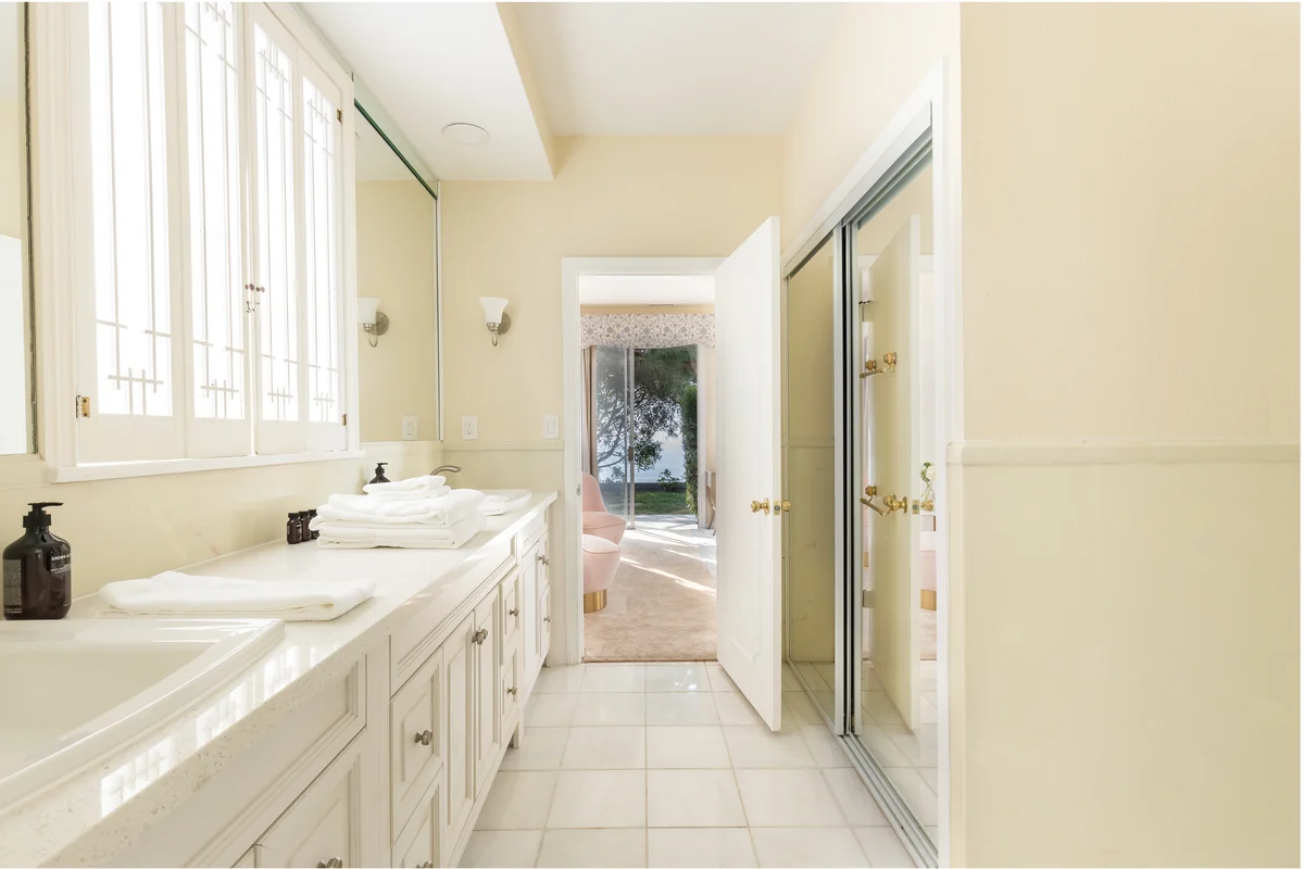 Wander La Jolla Glades