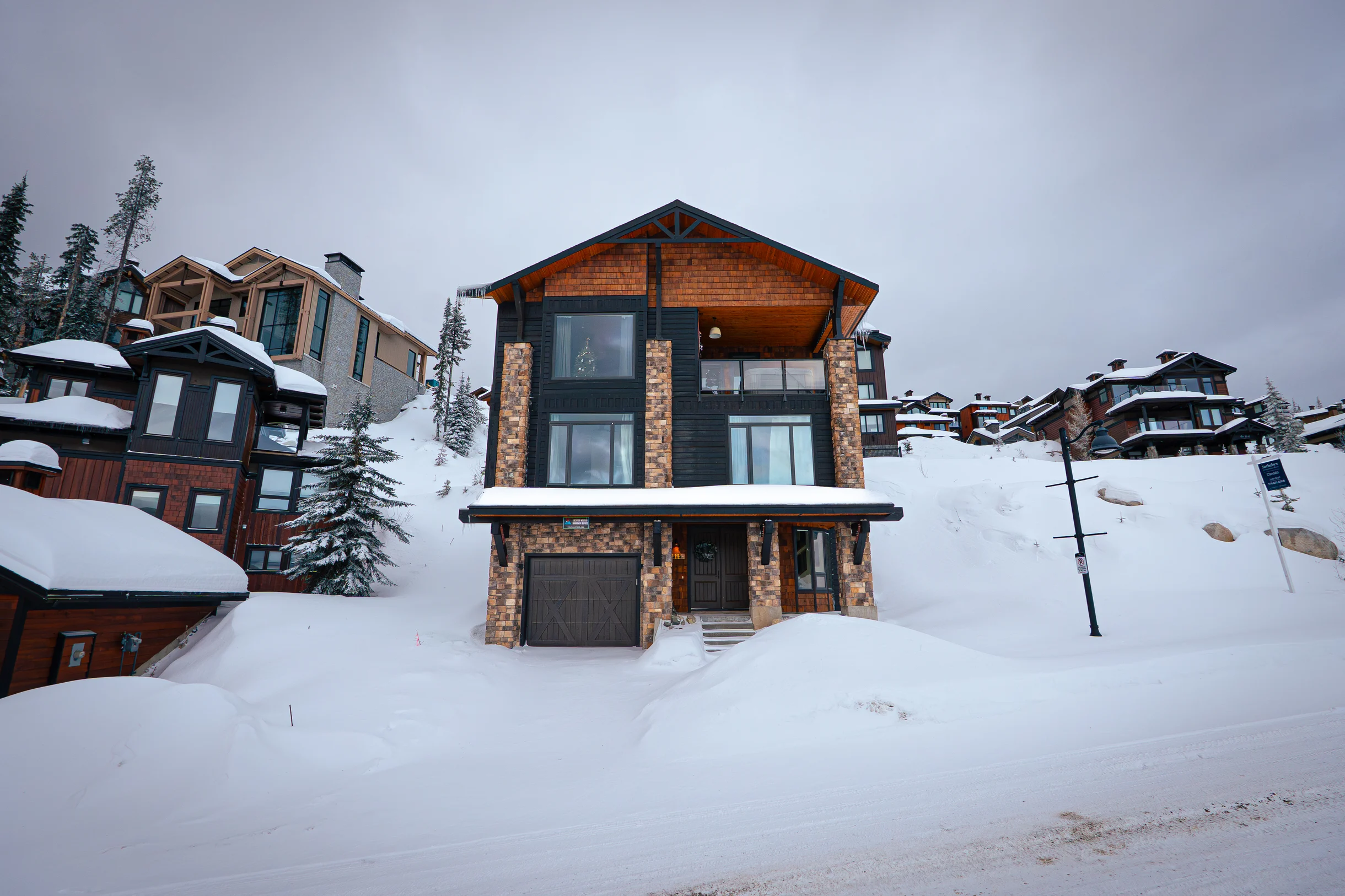 Chalet Monashee – Brand New High-End w/Amazing Views #32
