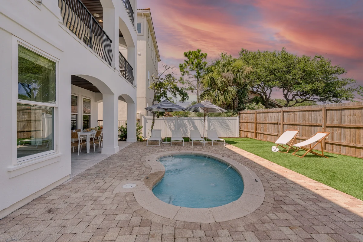 Wander Miramar Bayshore