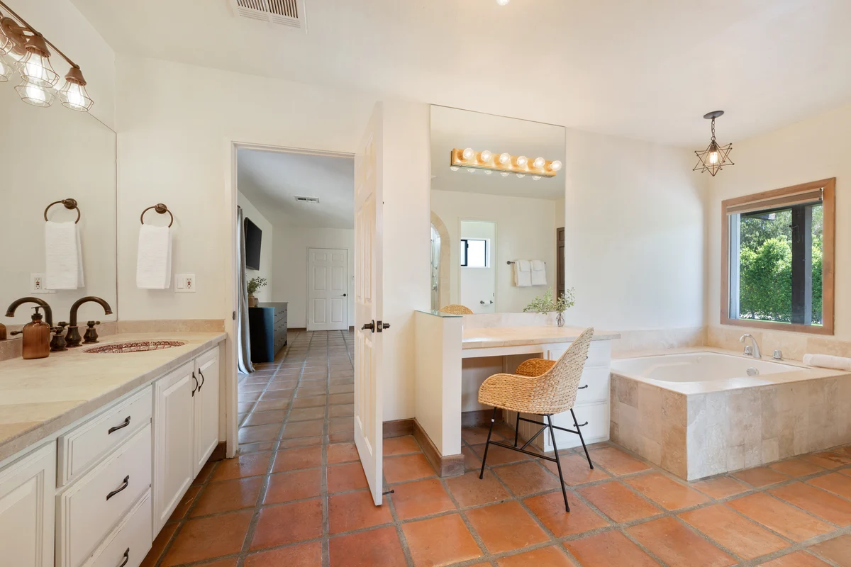 Ensuite Bathroom image