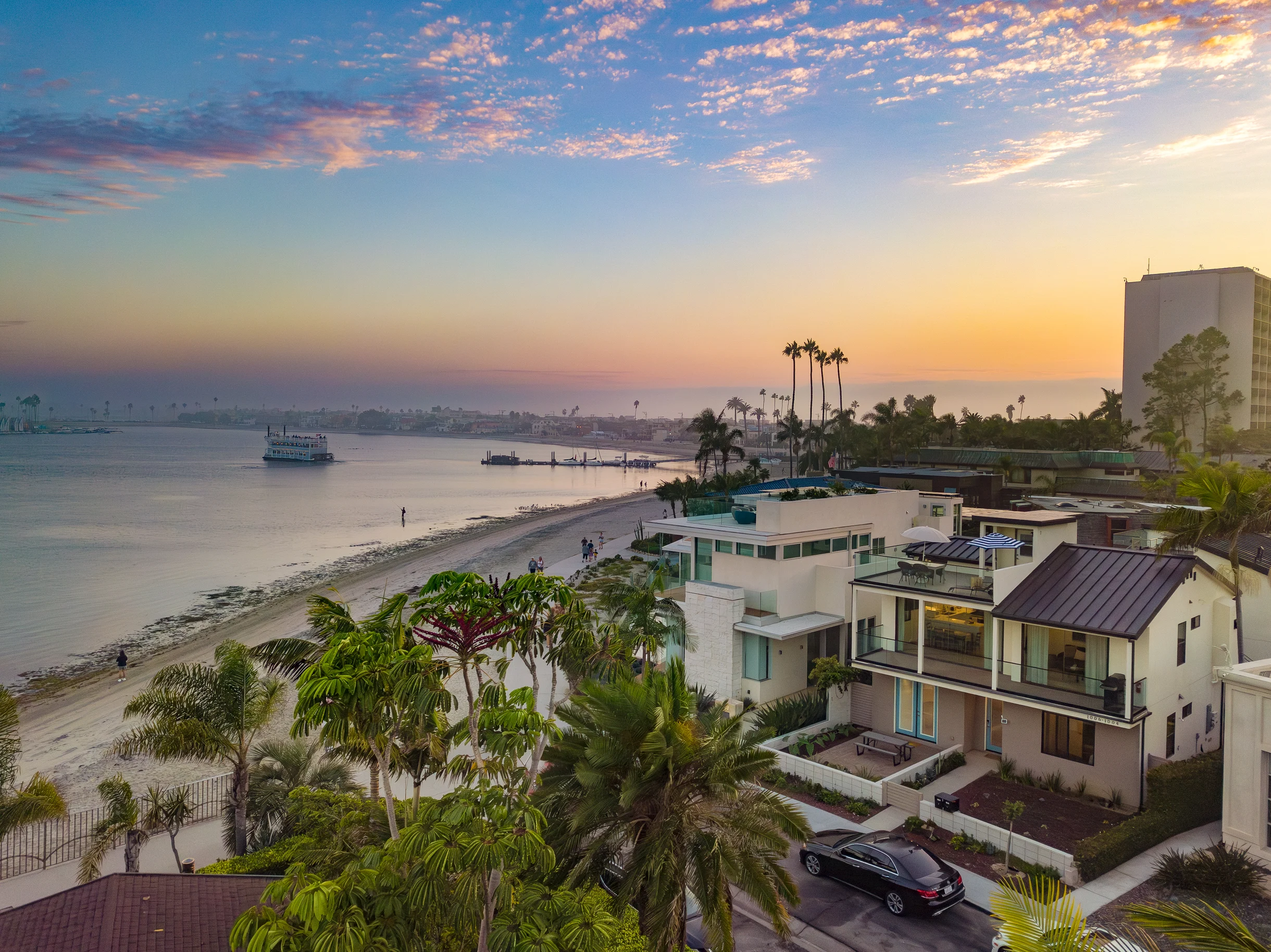 Wander Pacific Beach Pier