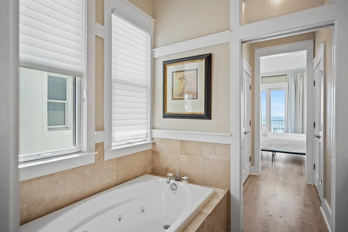 Wander Miramar Sands