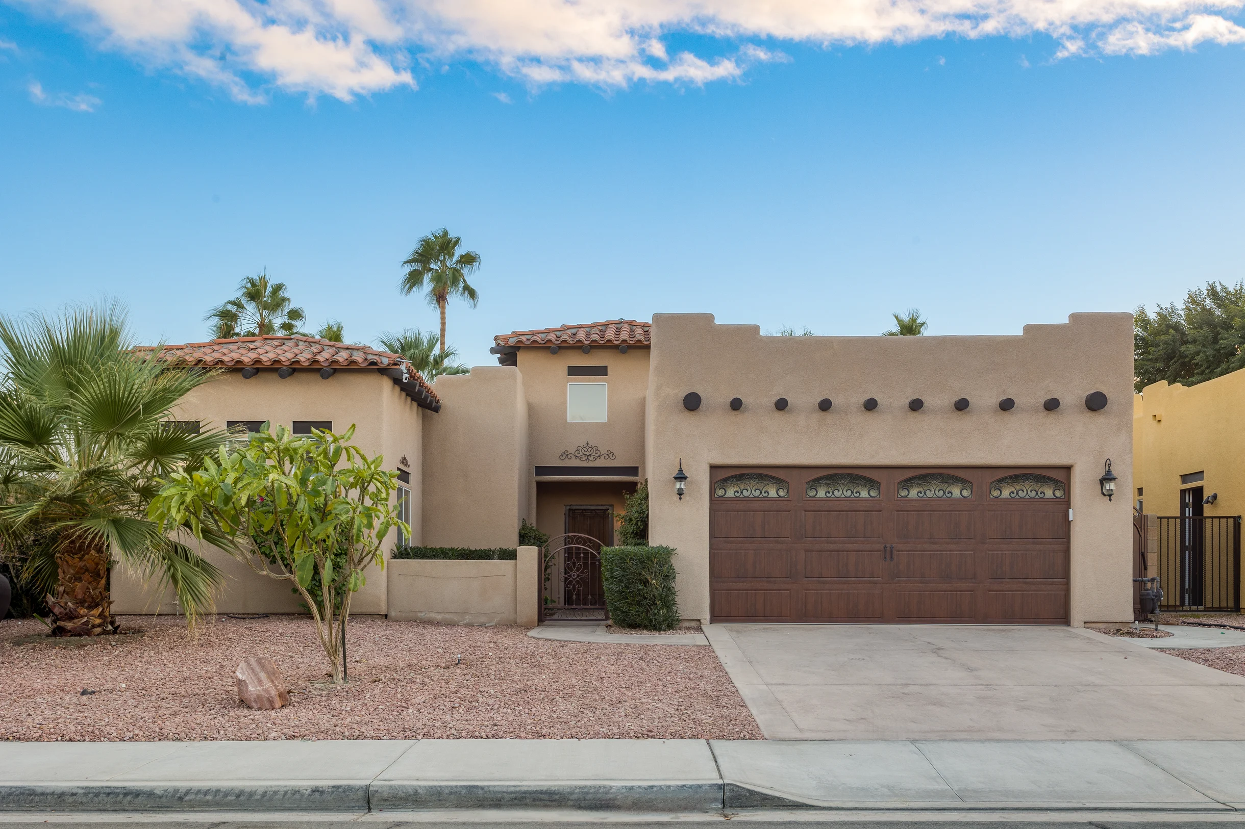 Wander Bermuda Dunes Palms