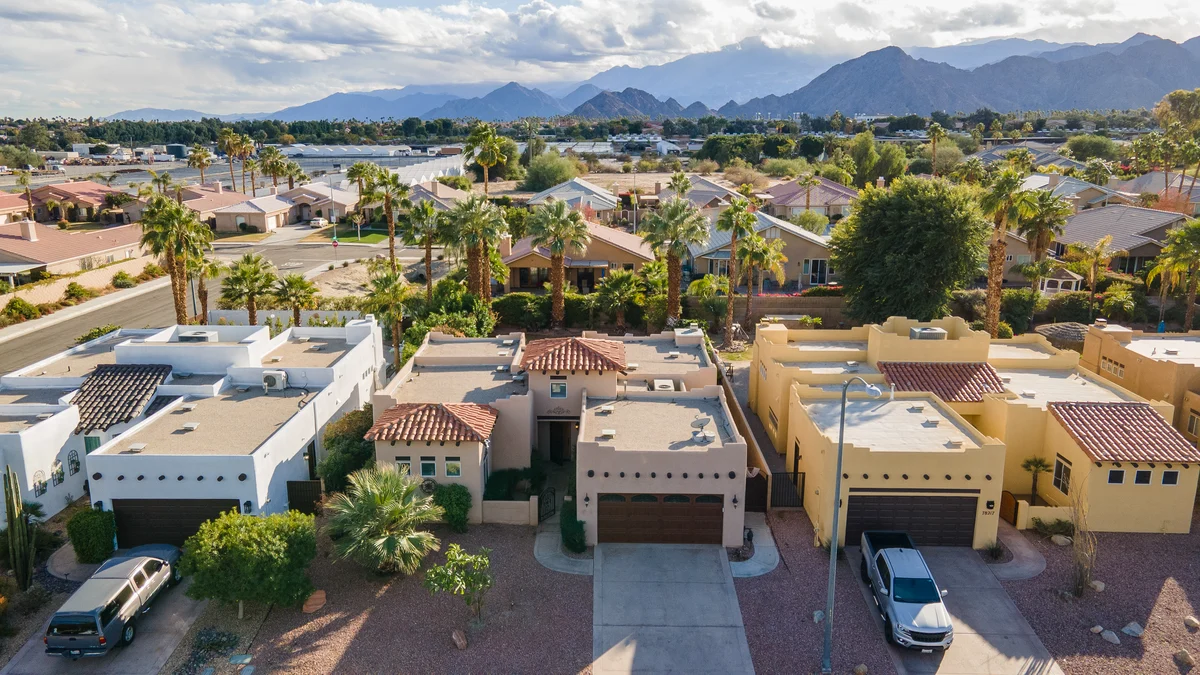 Wander Bermuda Dunes Palms