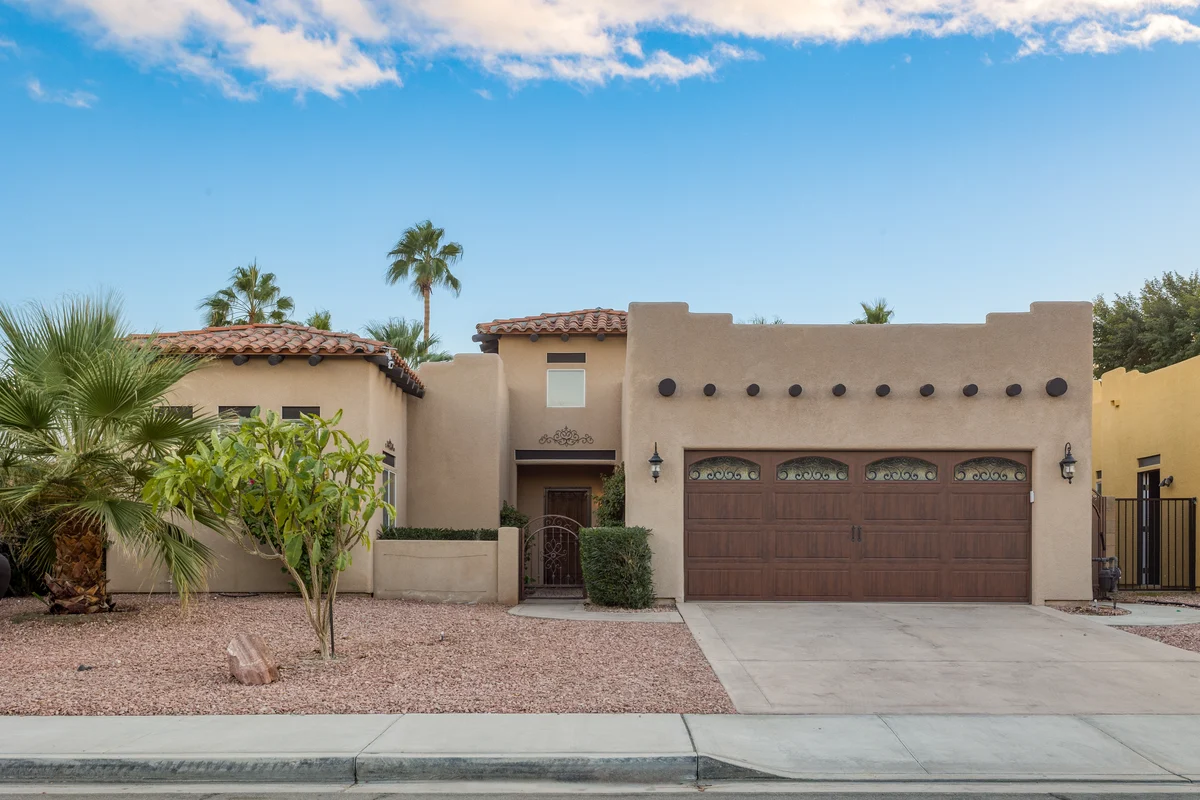 Wander Bermuda Dunes Palms