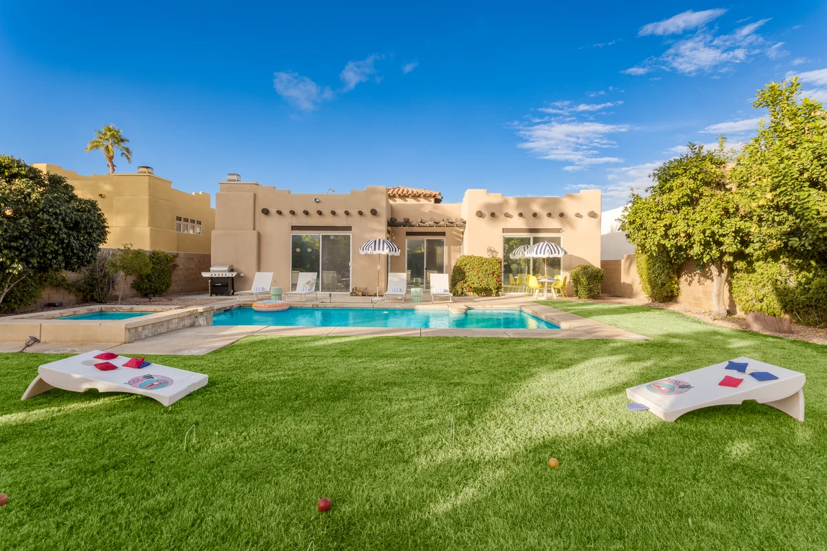 Wander Bermuda Dunes Palms