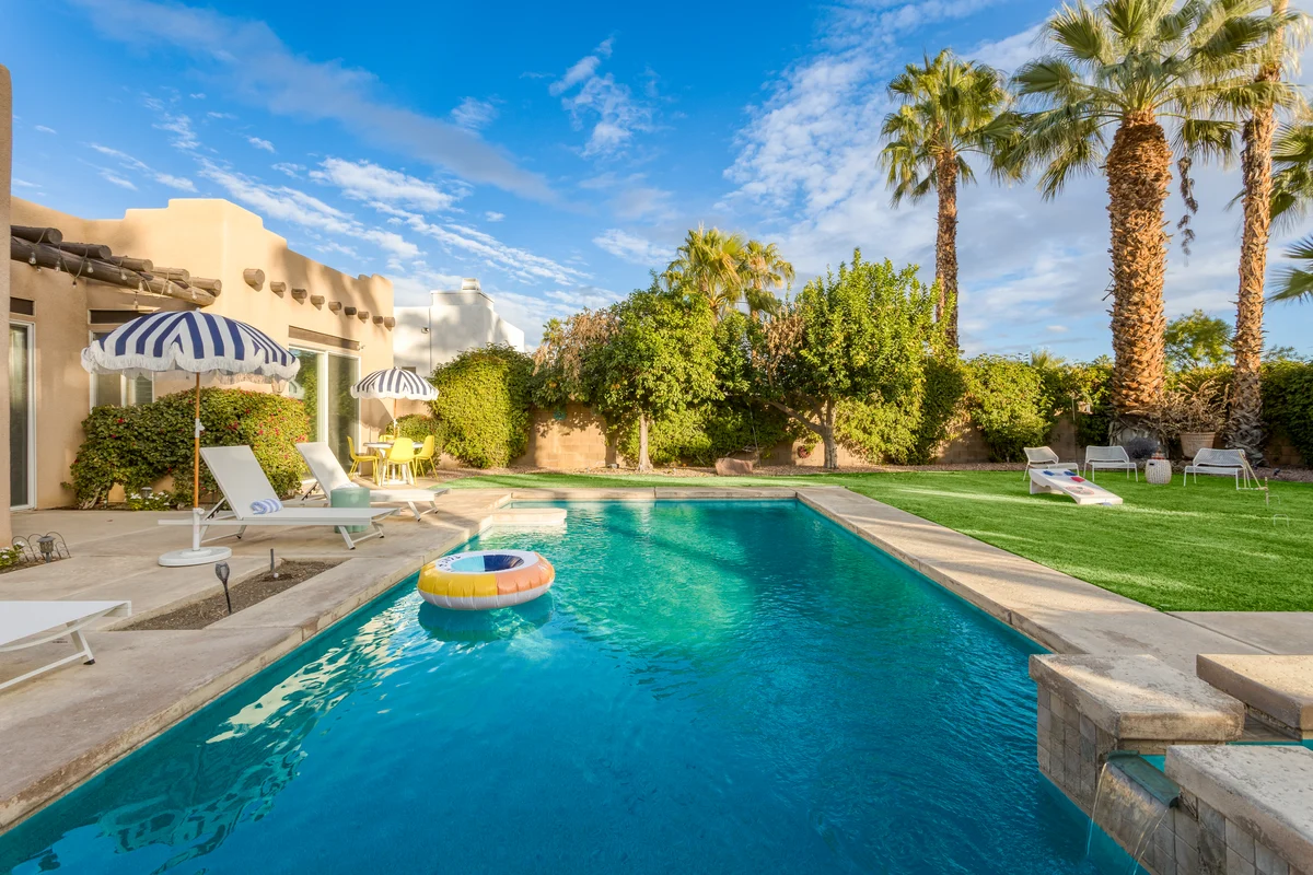 Wander Bermuda Dunes Palms