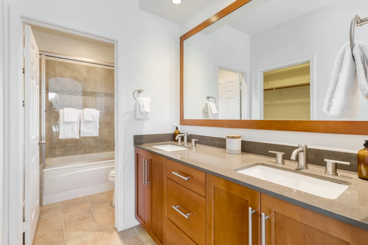 Wander Bermuda Dunes Palms