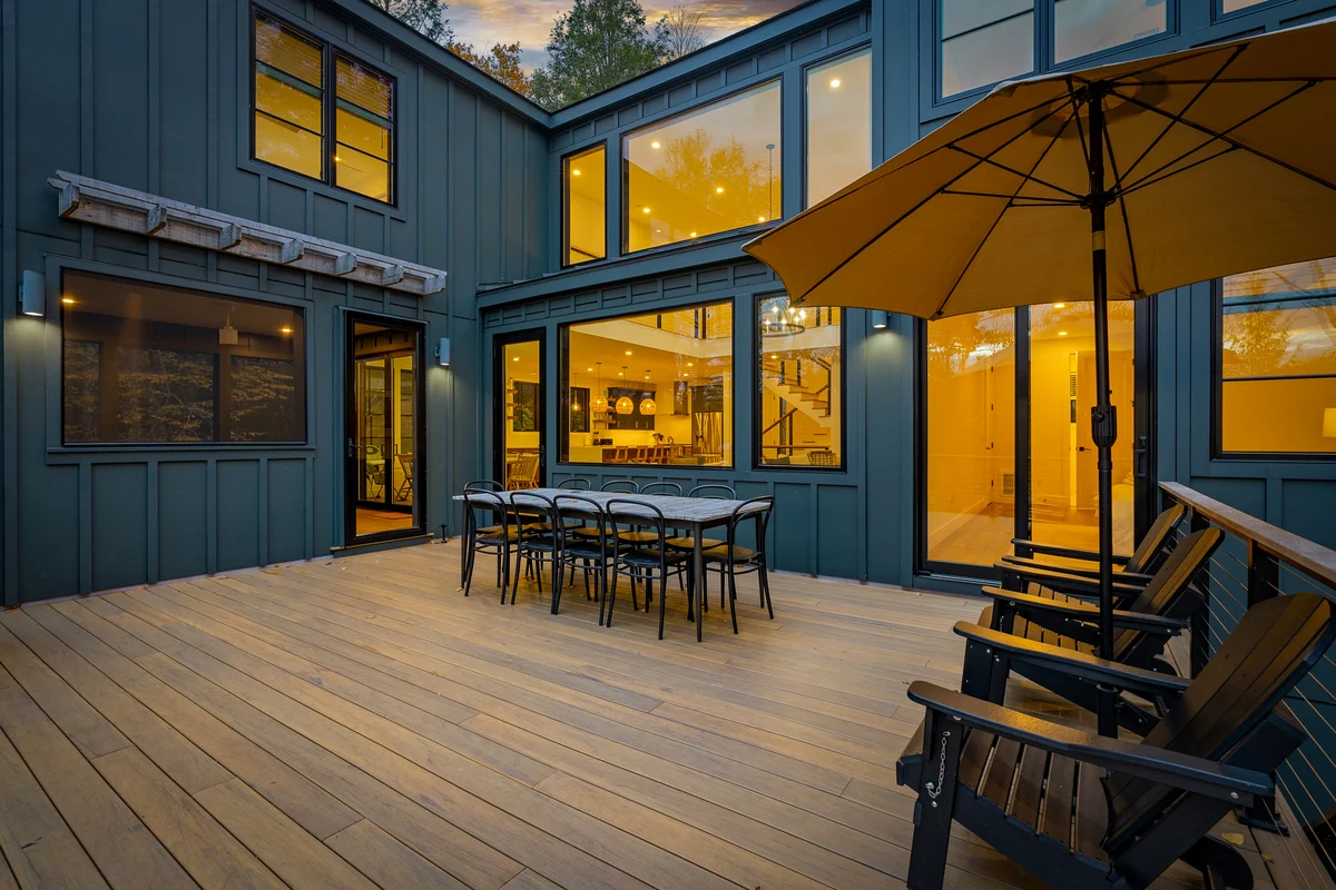 Wander Monterey Lakeview