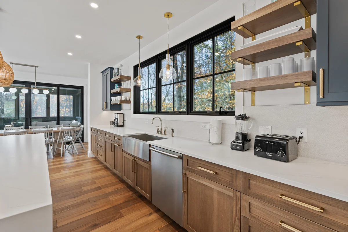 Wander Monterey Lakeview