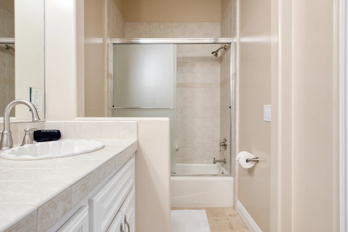 Ensuite Bathroom 3 image 1