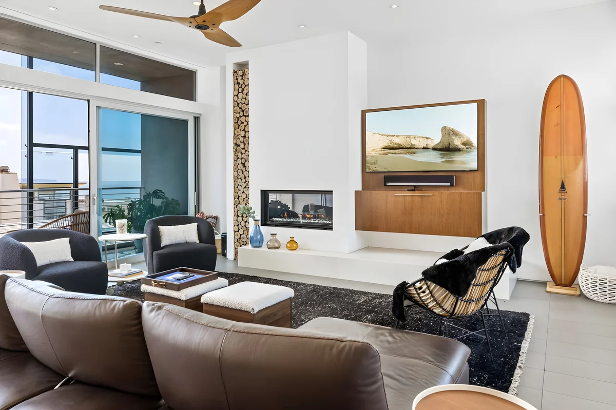 Home in Manhattan Beach property photo 2