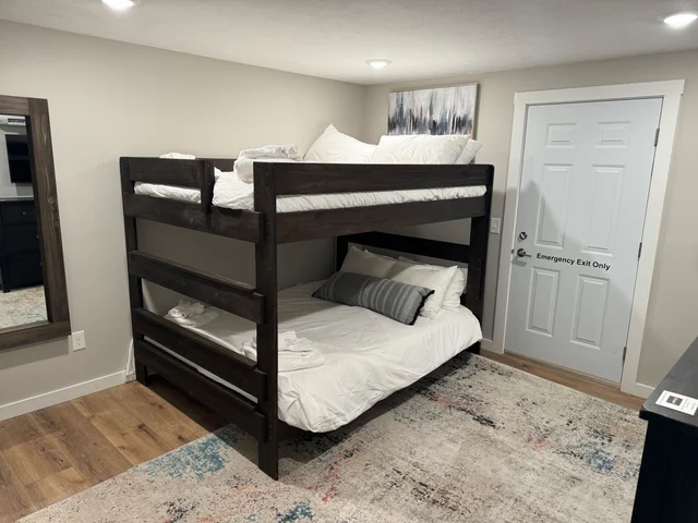 Bedroom 3 image 1