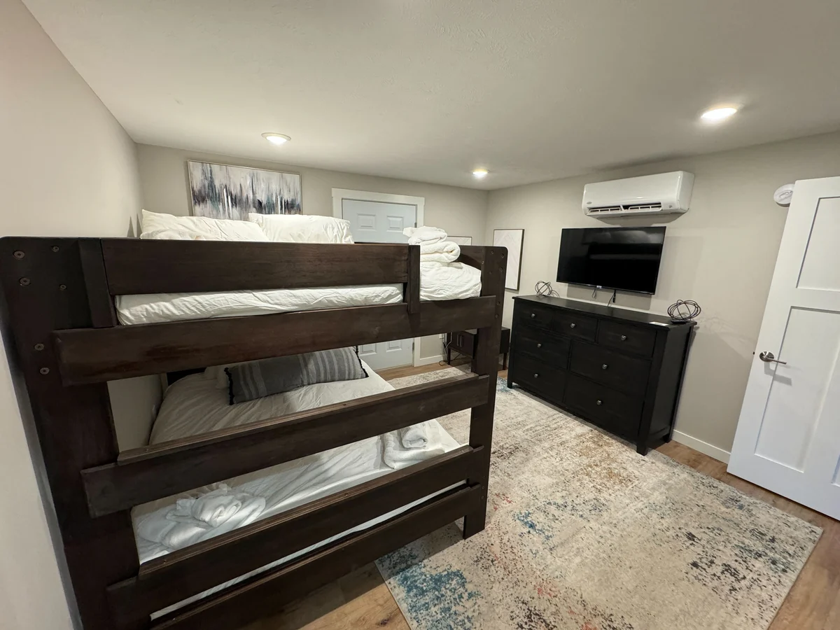 Bedroom 1 image 1