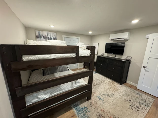 Bedroom 1 image 1