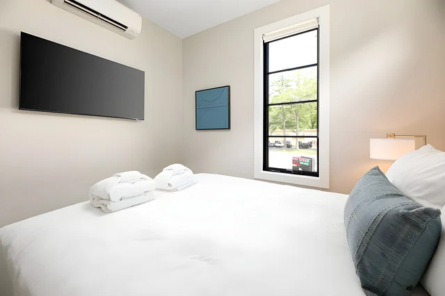 Bedroom 1 image 1