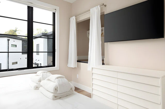 Bedroom 4 image 1