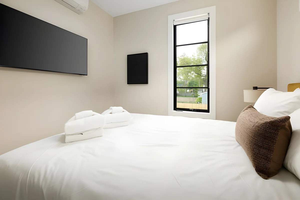 Bedroom 2 image 1