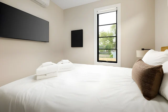 Bedroom 2 image 1