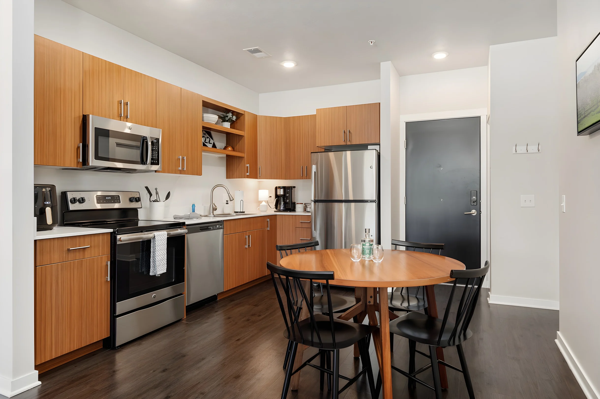Apartment in Traverse City property photo 3