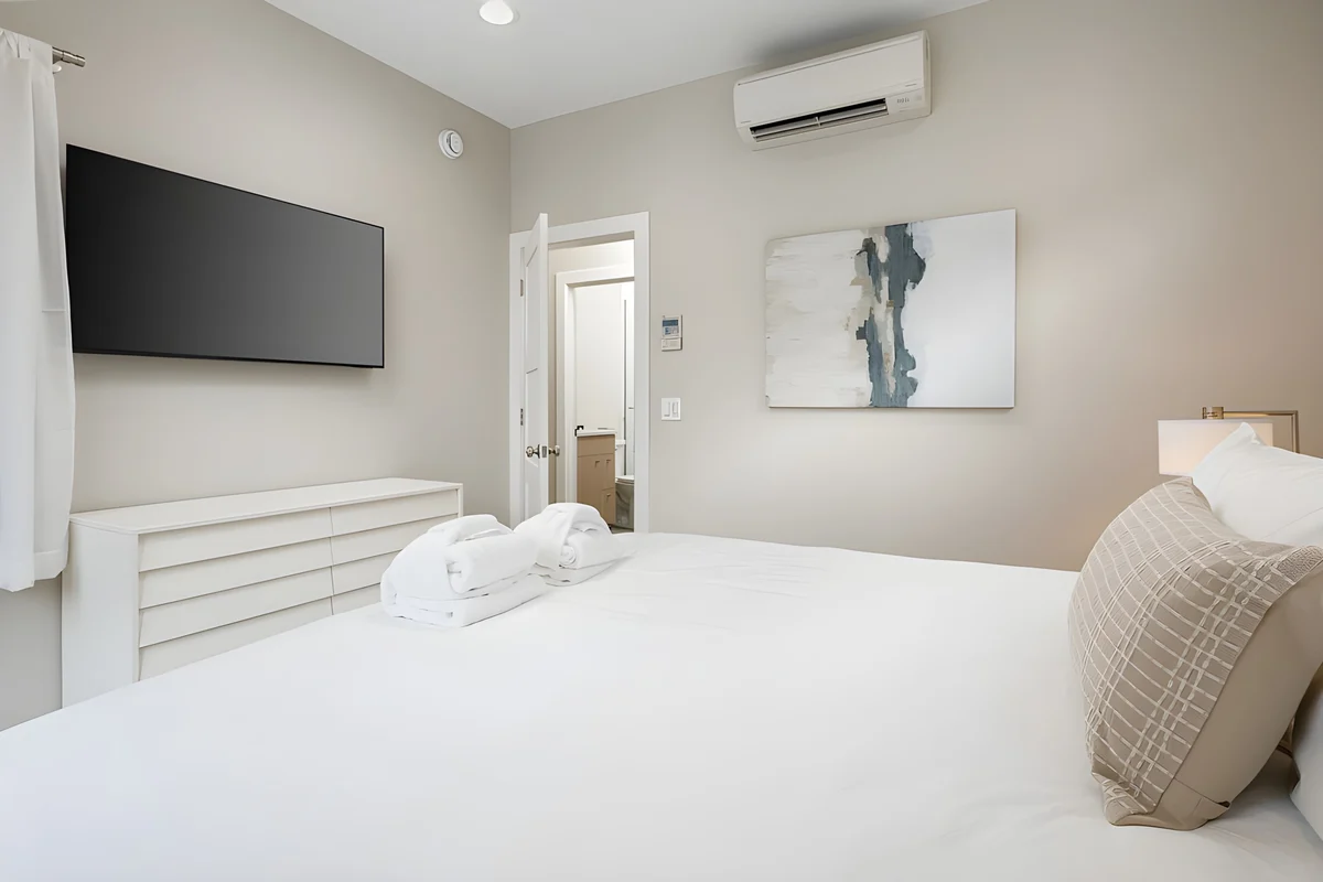Bedroom 5 image 1