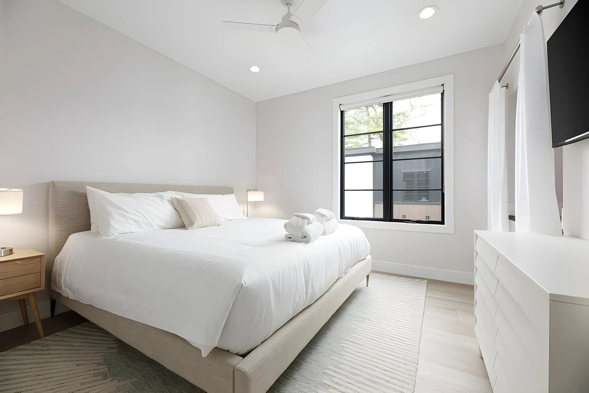 Hamilton Place, Dunecrest Building, 303 B property photo 5