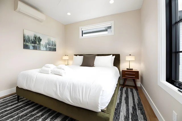 Bedroom 1 image 1