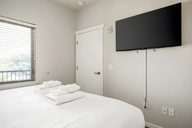 Bedroom 1 image 1