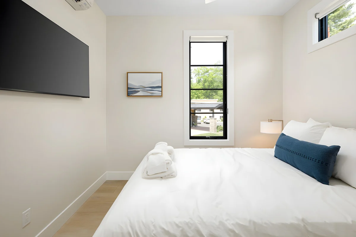 Bedroom 1 image 1