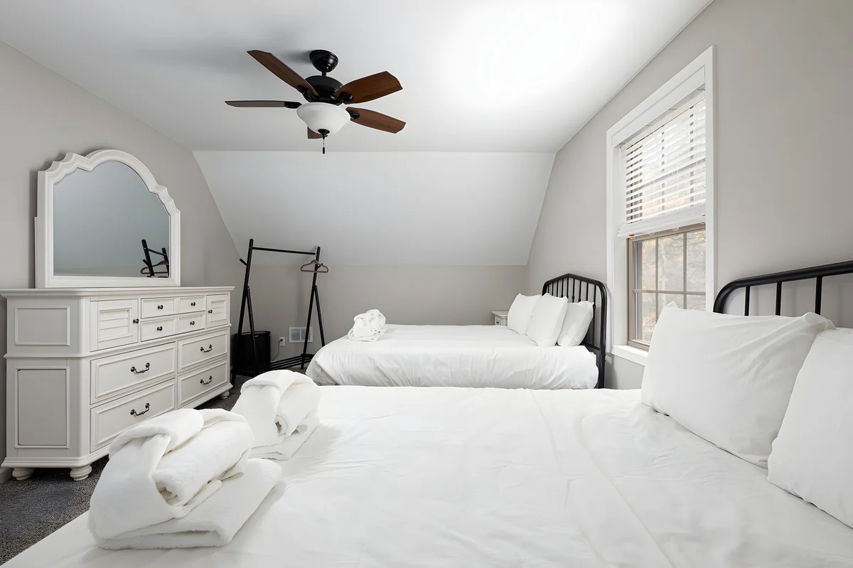 Bedroom 6 image 1