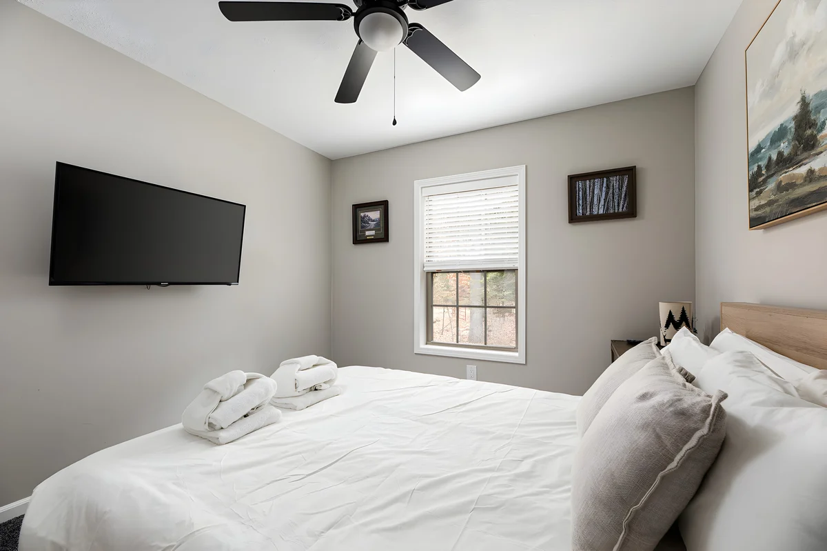 Bedroom 5 image 1