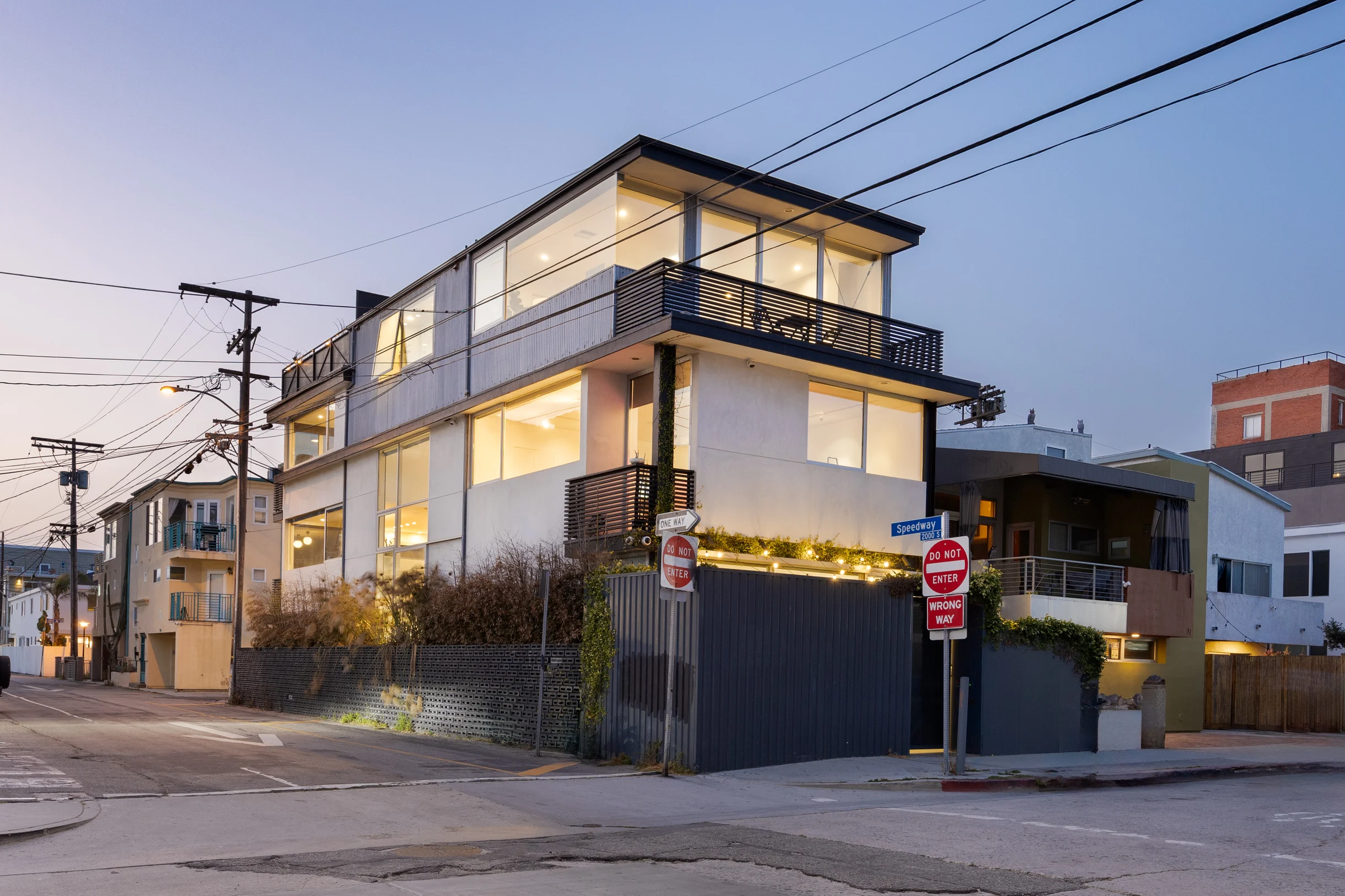 Wander Venice Shores #1