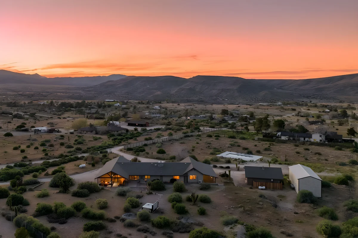 Wander Pioneertown Outpost